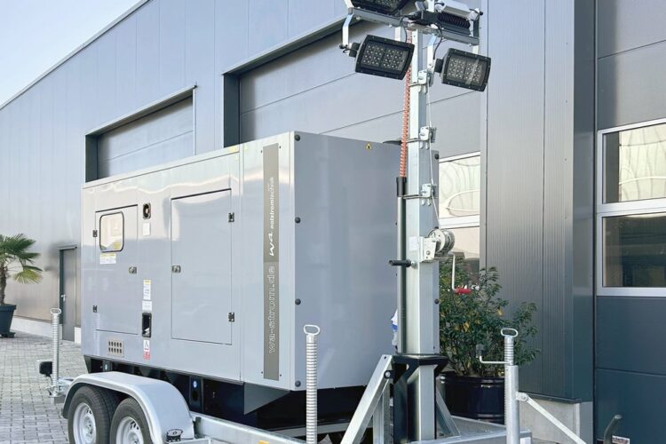 Mobiler Lichtmastanhänger (LiMa) mit Netzersatzanlage NEA 100 kVA für Gebäudeeinspeisung nach VDE 0100-551 für die Polizei
