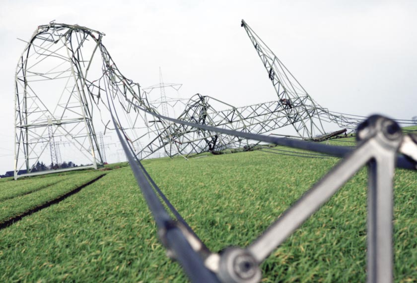 Blackout durch umgekippte Strommasten beugen Sie vor