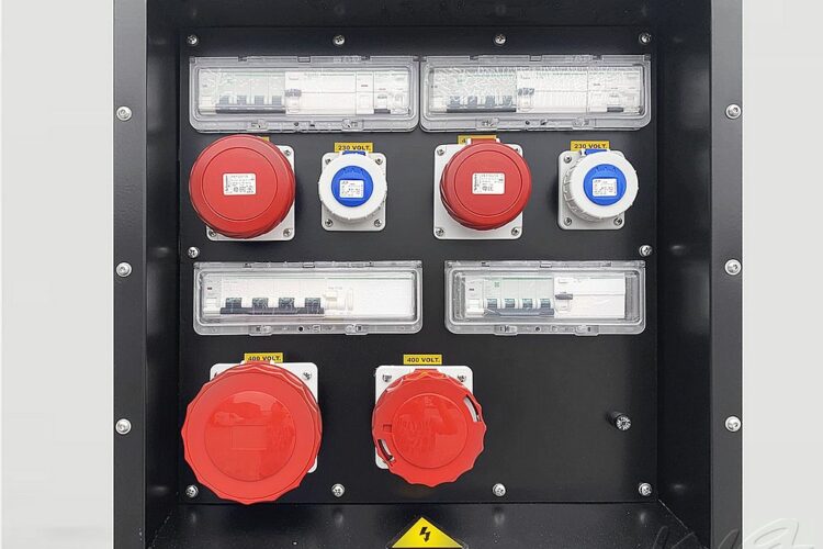Steckdosenpanel bis 125 Ampere mit RCD