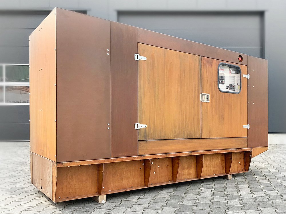 Kompaktaggregat in Cortenstahl zur Ersatzstromversorgung bei Stromausfall