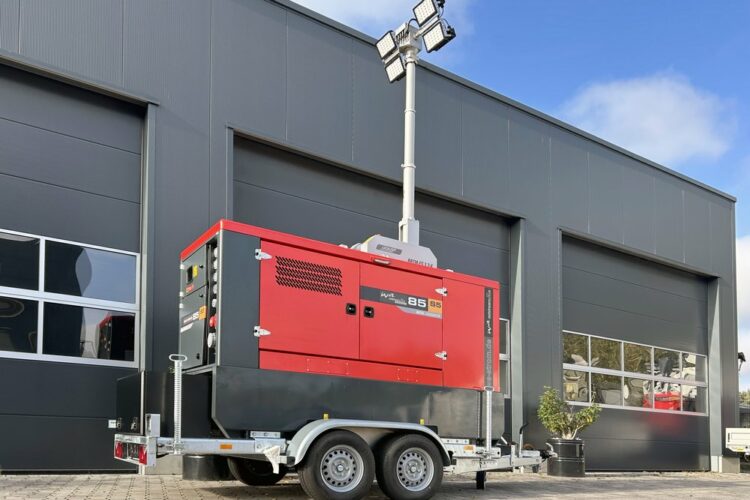 Mobiler Lichtmastanhänger (LiMa) mit Dachroboter und Netzersatzanlage NEA für IT und TN Netz