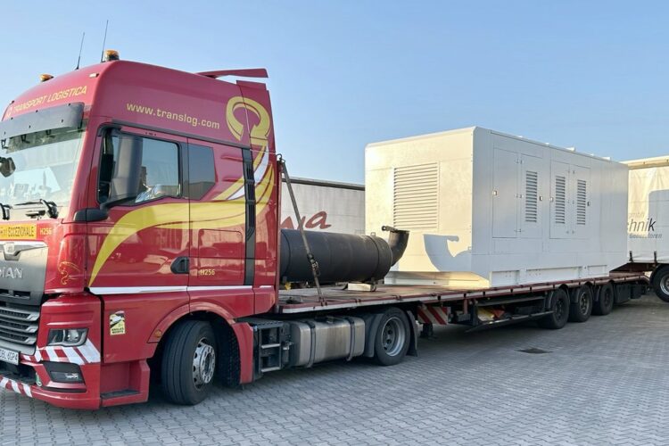 Anlieferung einer 1250 kVA Netzersatzanlage für ein Rechenzentrum